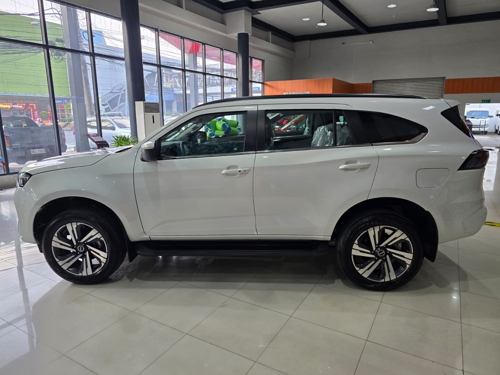 Used 1
                    ISUZU
                     for Sale Image