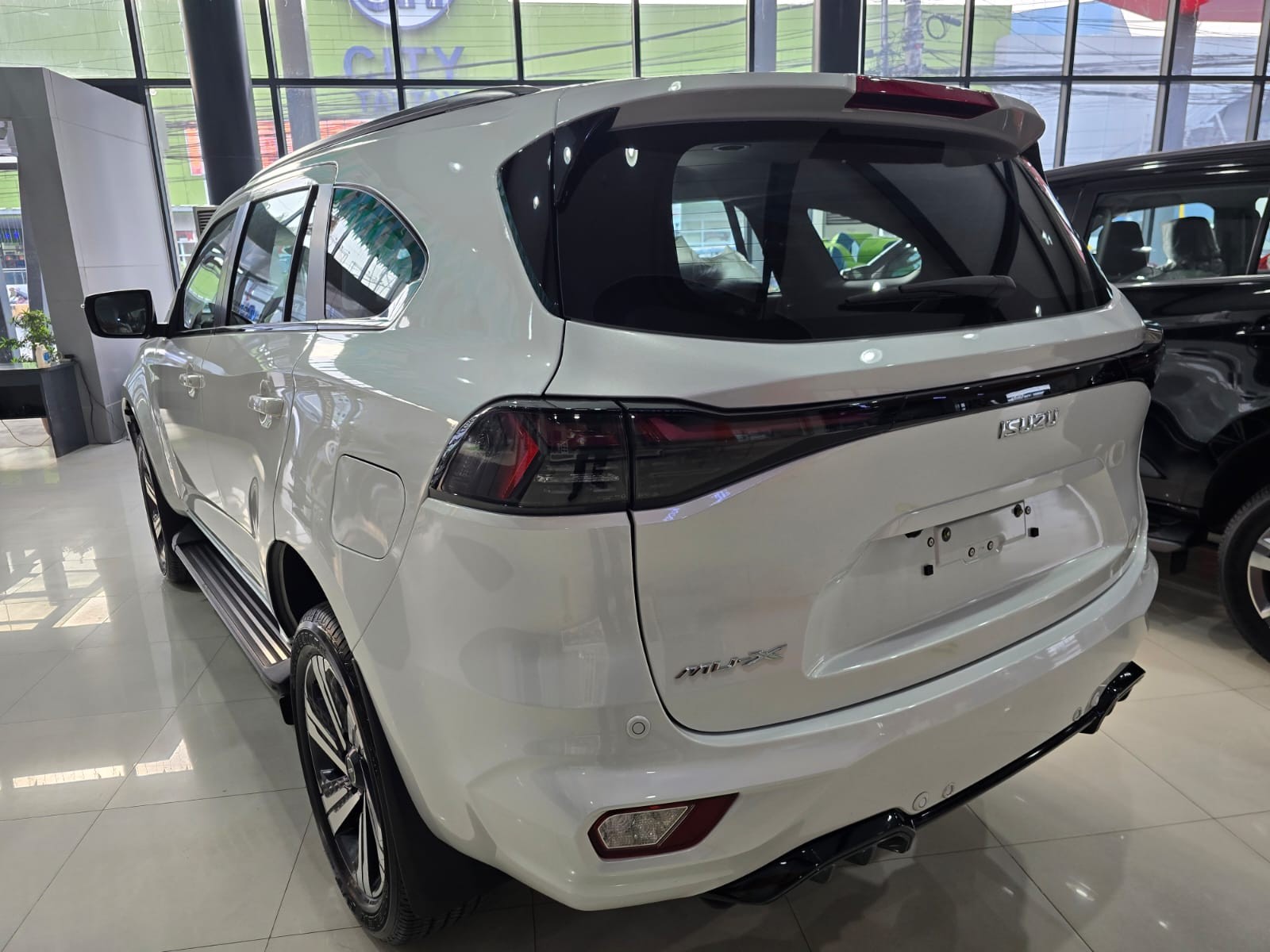 Used 1
                    ISUZU
                     for Sale Image