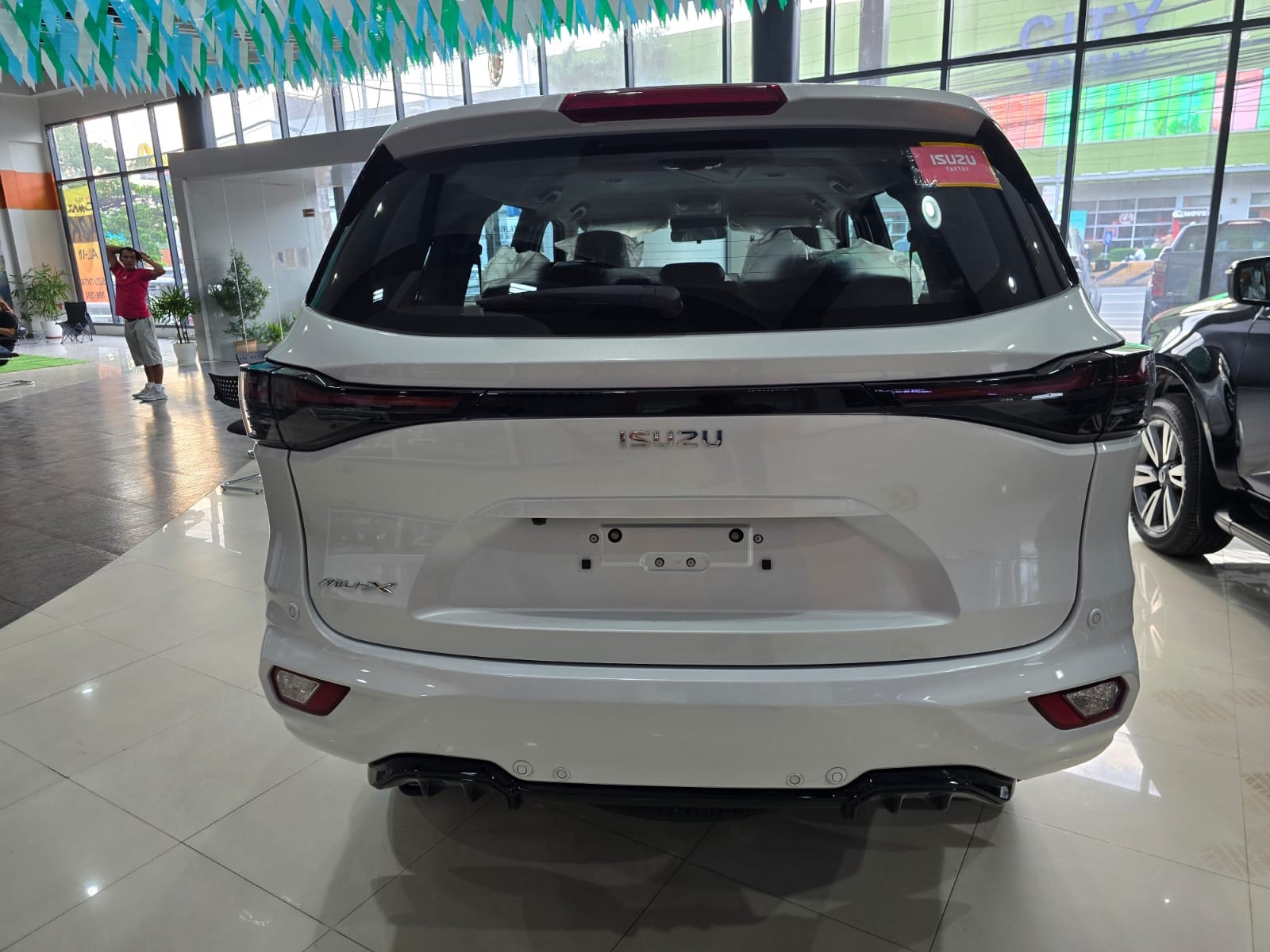 Used 1
                    ISUZU
                     for Sale Image