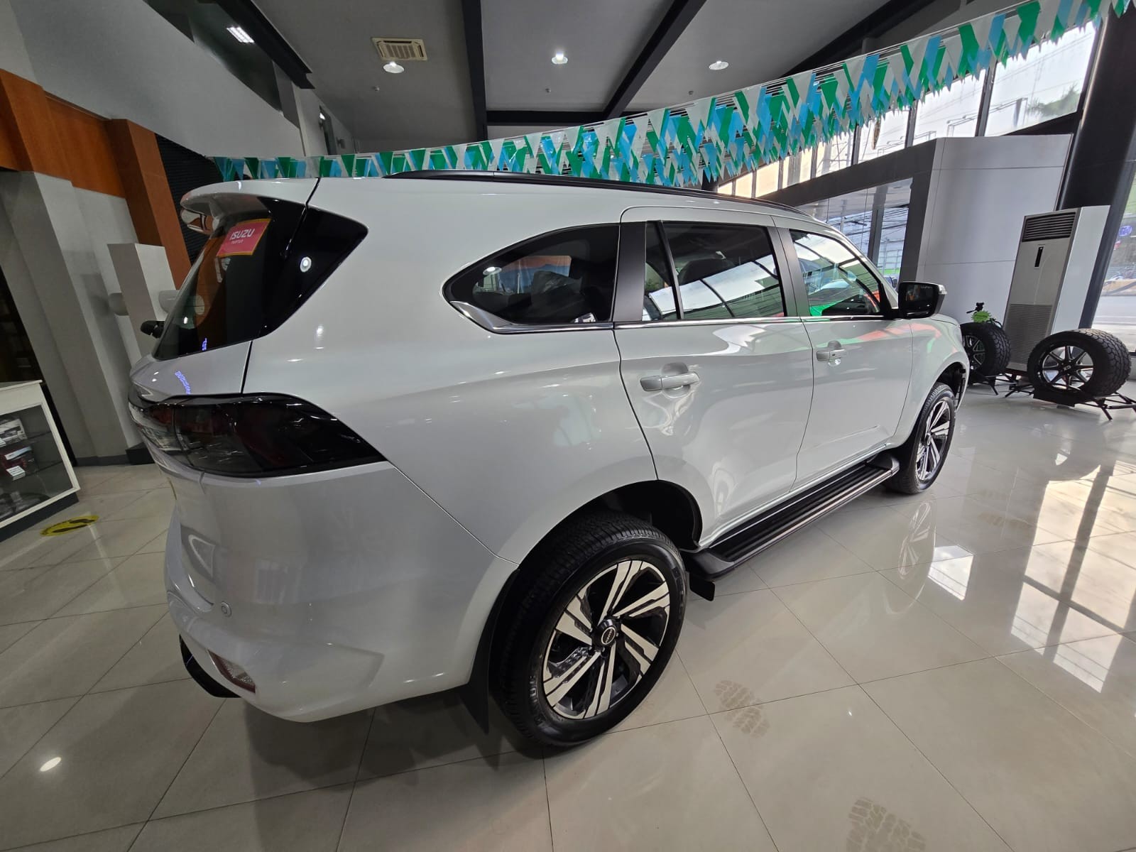 Used 1
                    ISUZU
                     for Sale Image