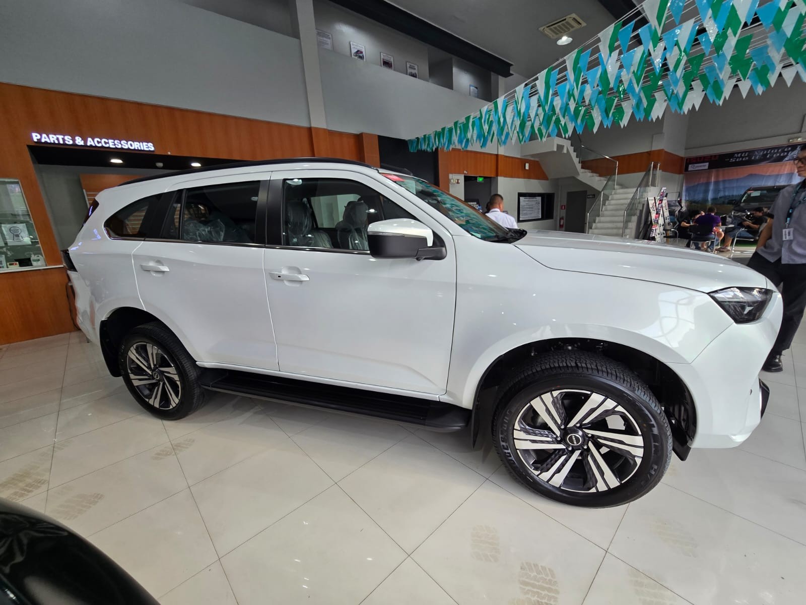 Used 1
                    ISUZU
                     for Sale Image