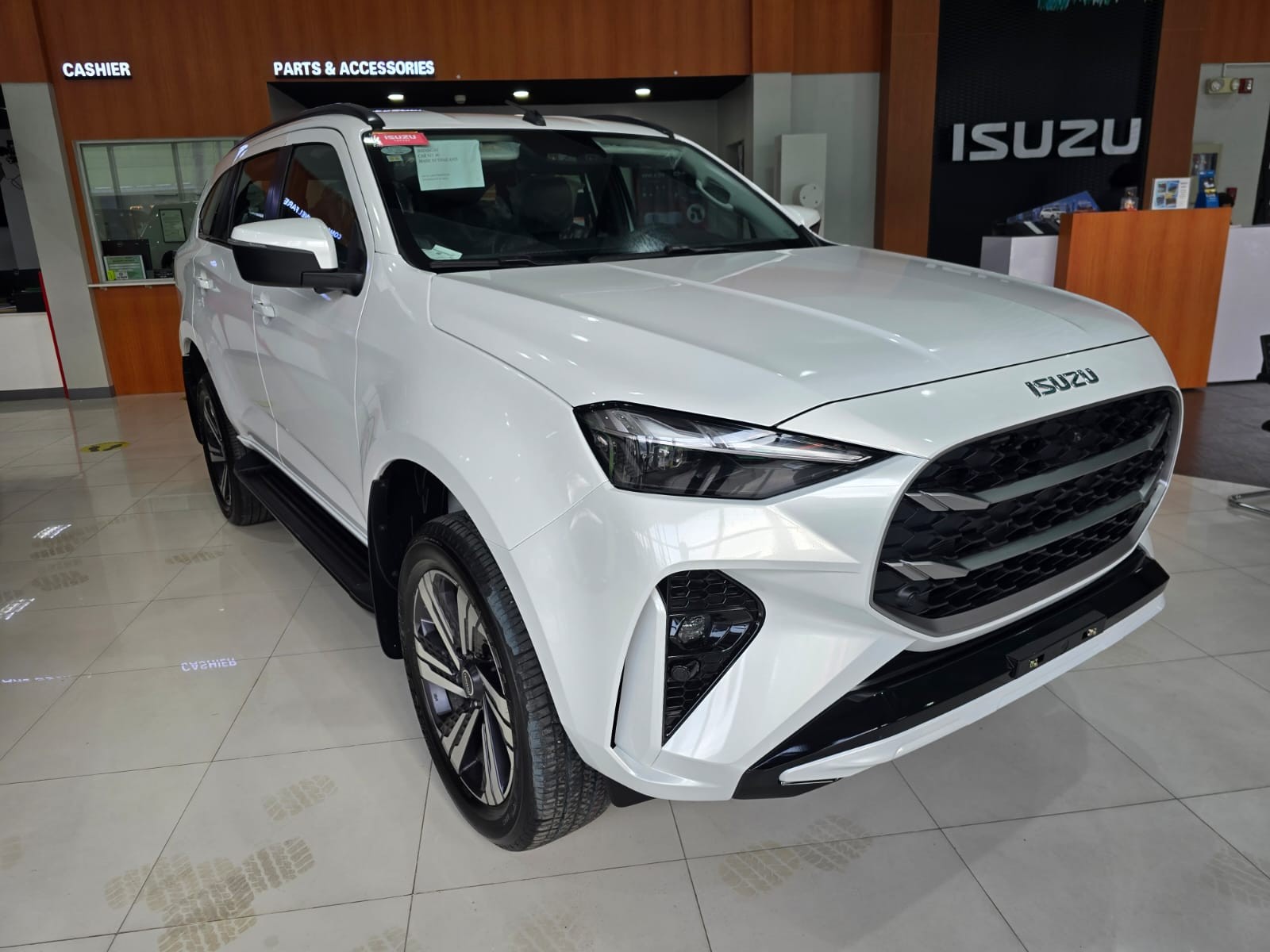 Used 1
                    ISUZU
                     for Sale Image