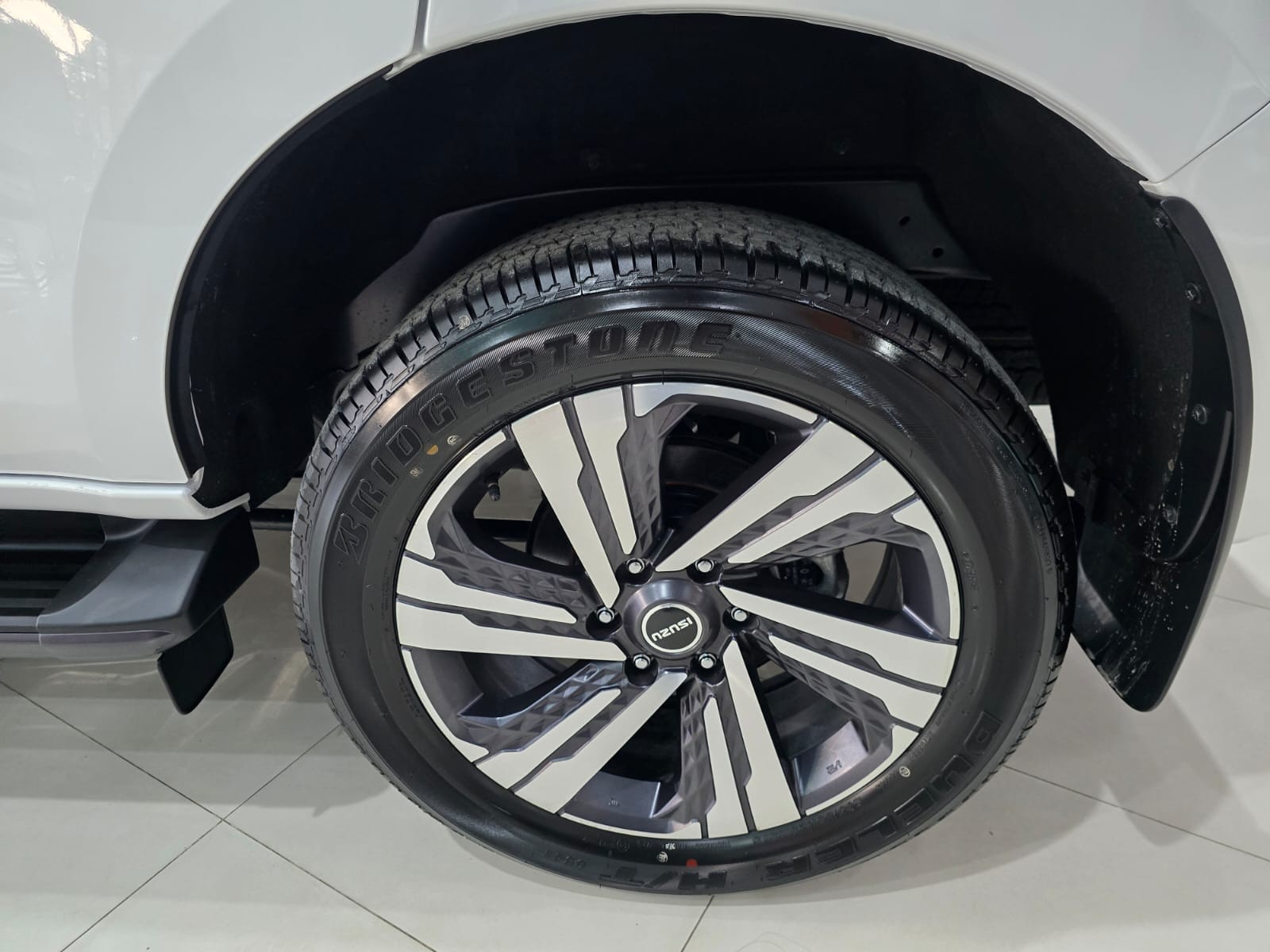 Used 1
                    ISUZU
                     for Sale Image