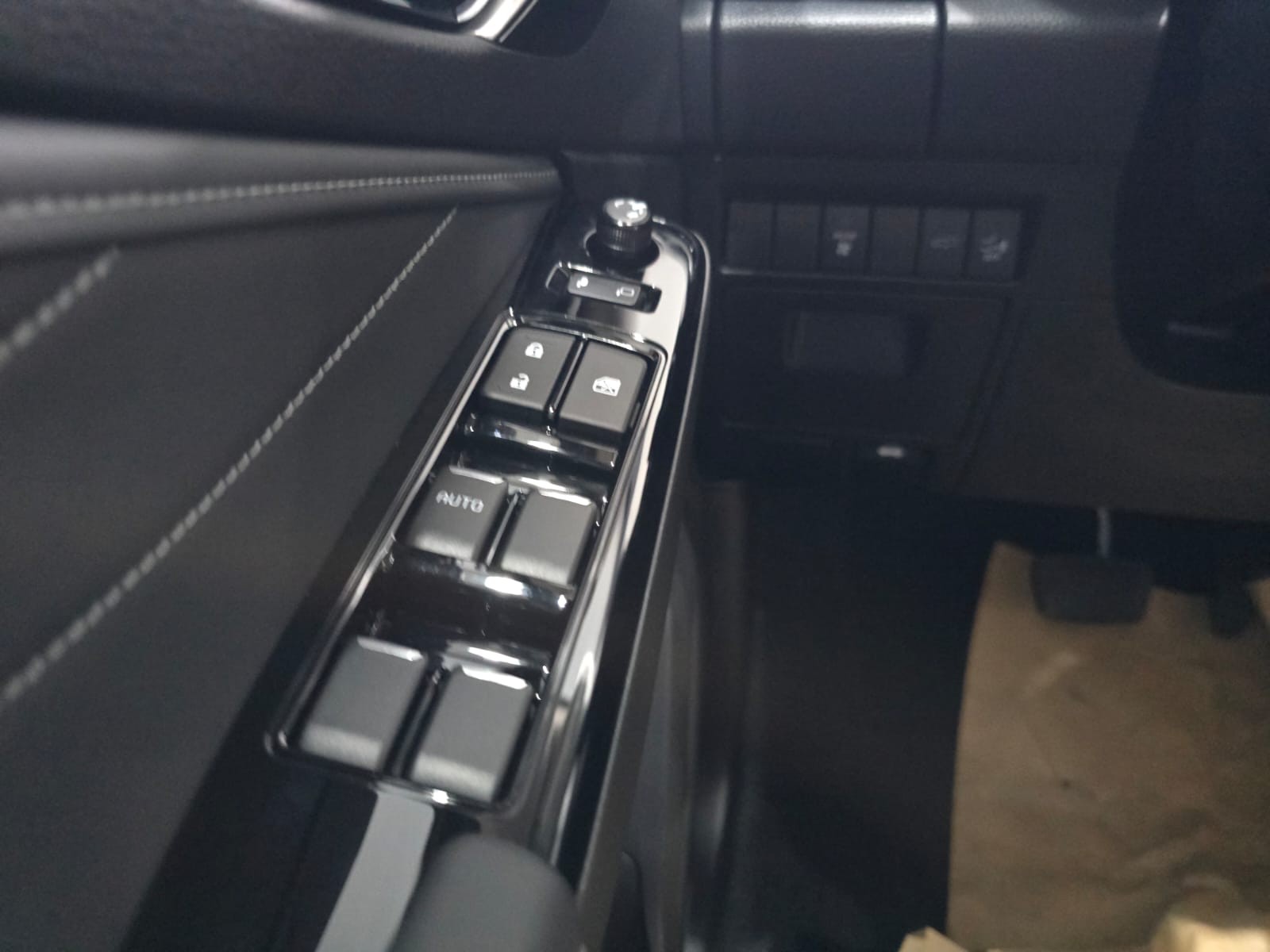 Used 1
                    ISUZU
                     for Sale Image