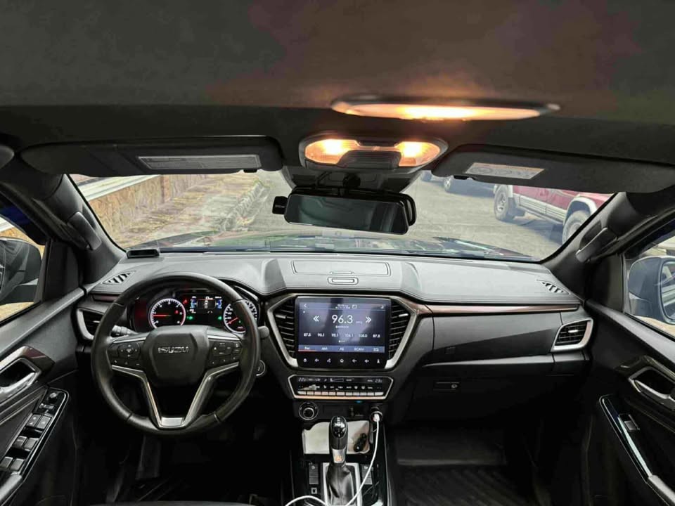 Used 1
                    ISUZU
                     for Sale Image