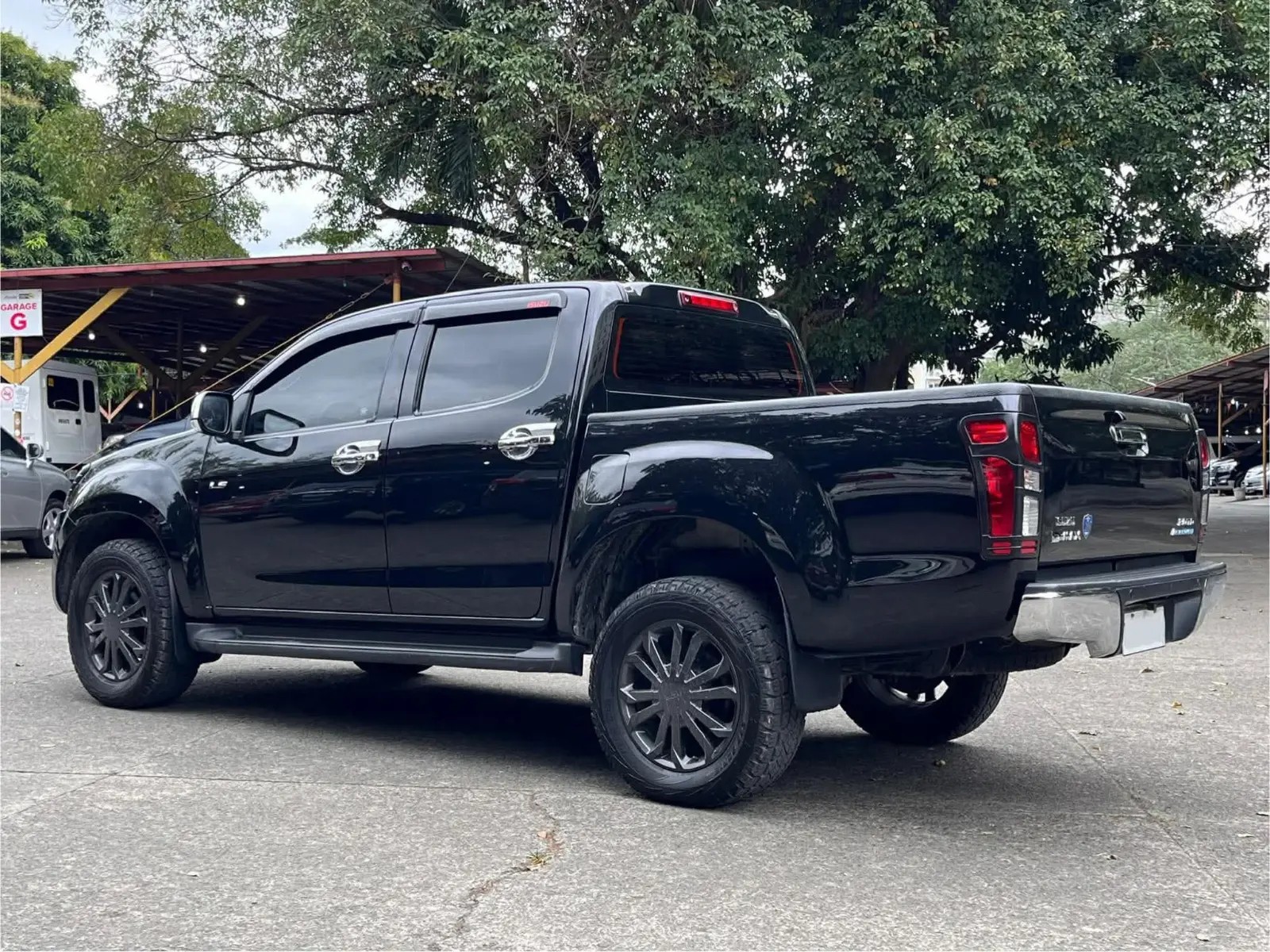 Used 1
                    ISUZU
                     for Sale Image