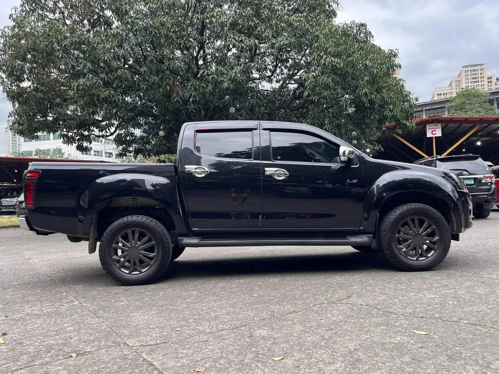 Used 1
                    ISUZU
                     for Sale Image