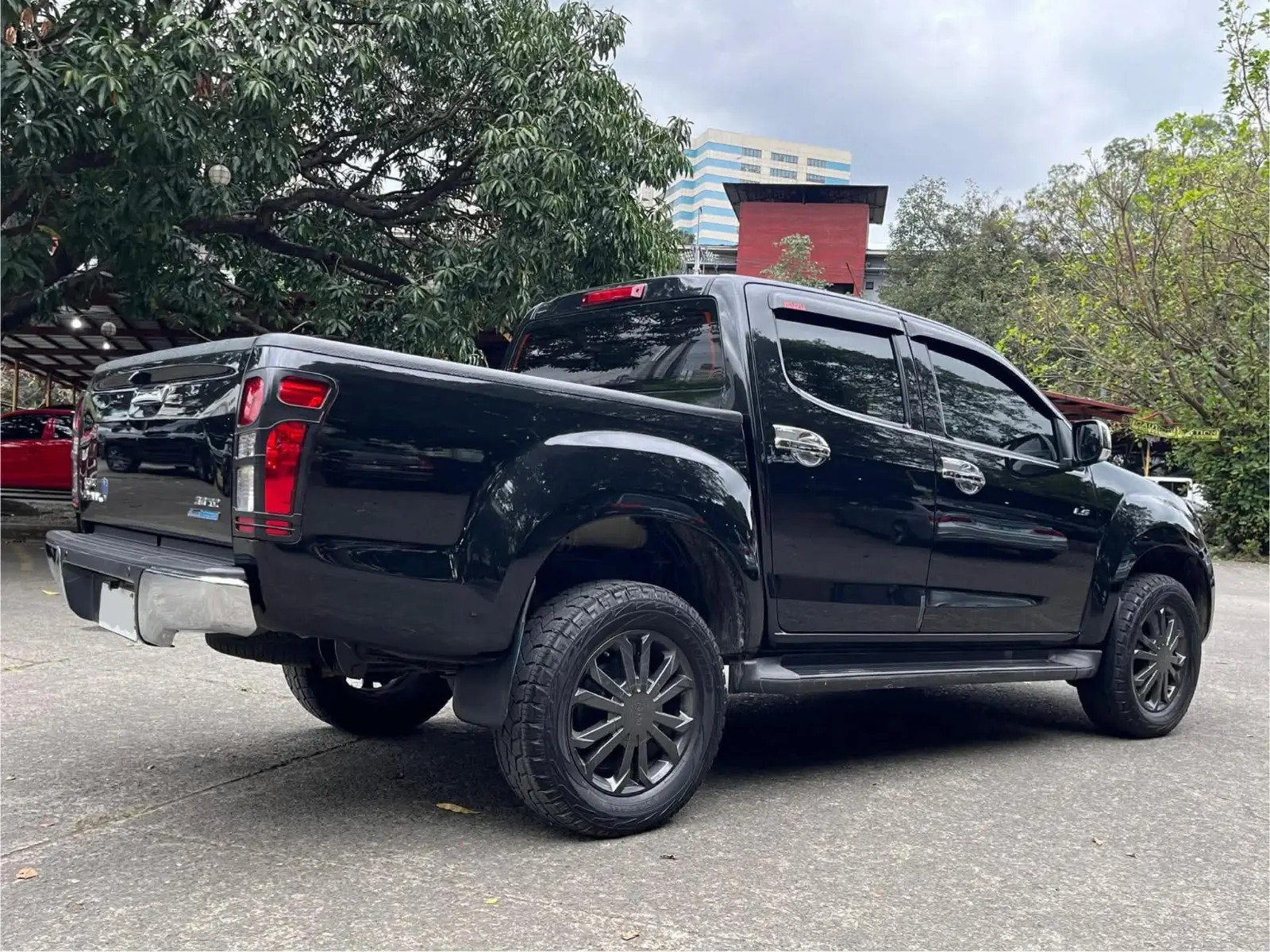 Used 1
                    ISUZU
                     for Sale Image