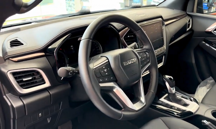 Used 2
                    ISUZU
                     for Sale Image