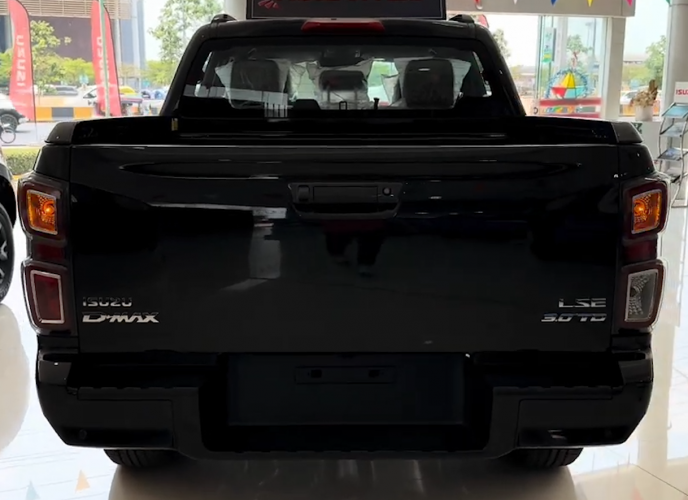 Used 2
                    ISUZU
                     for Sale Image