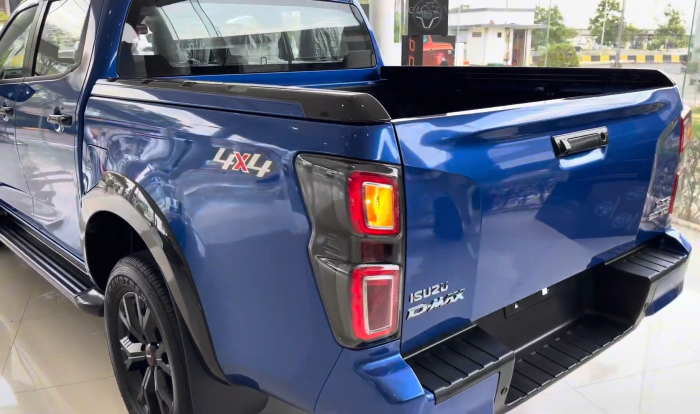 Used 1
                    ISUZU
                     for Sale Image