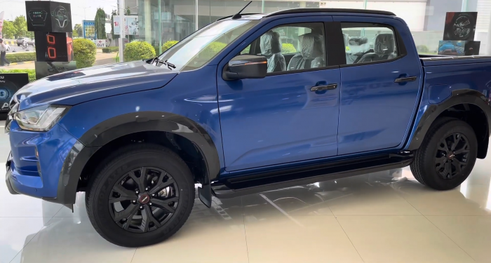 Used 1
                    ISUZU
                     for Sale Image