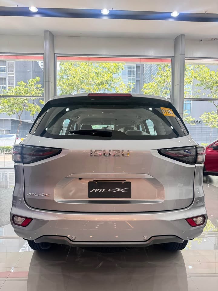 Used 2
                    ISUZU
                     for Sale Image