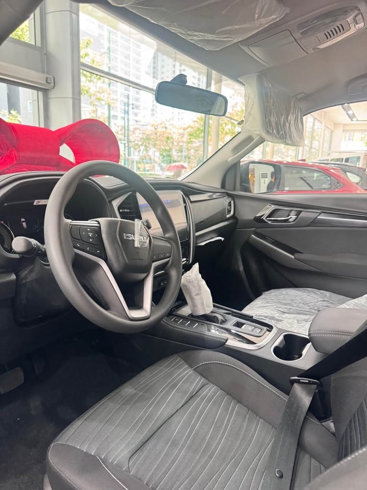 Used 2
                    ISUZU
                     for Sale Image