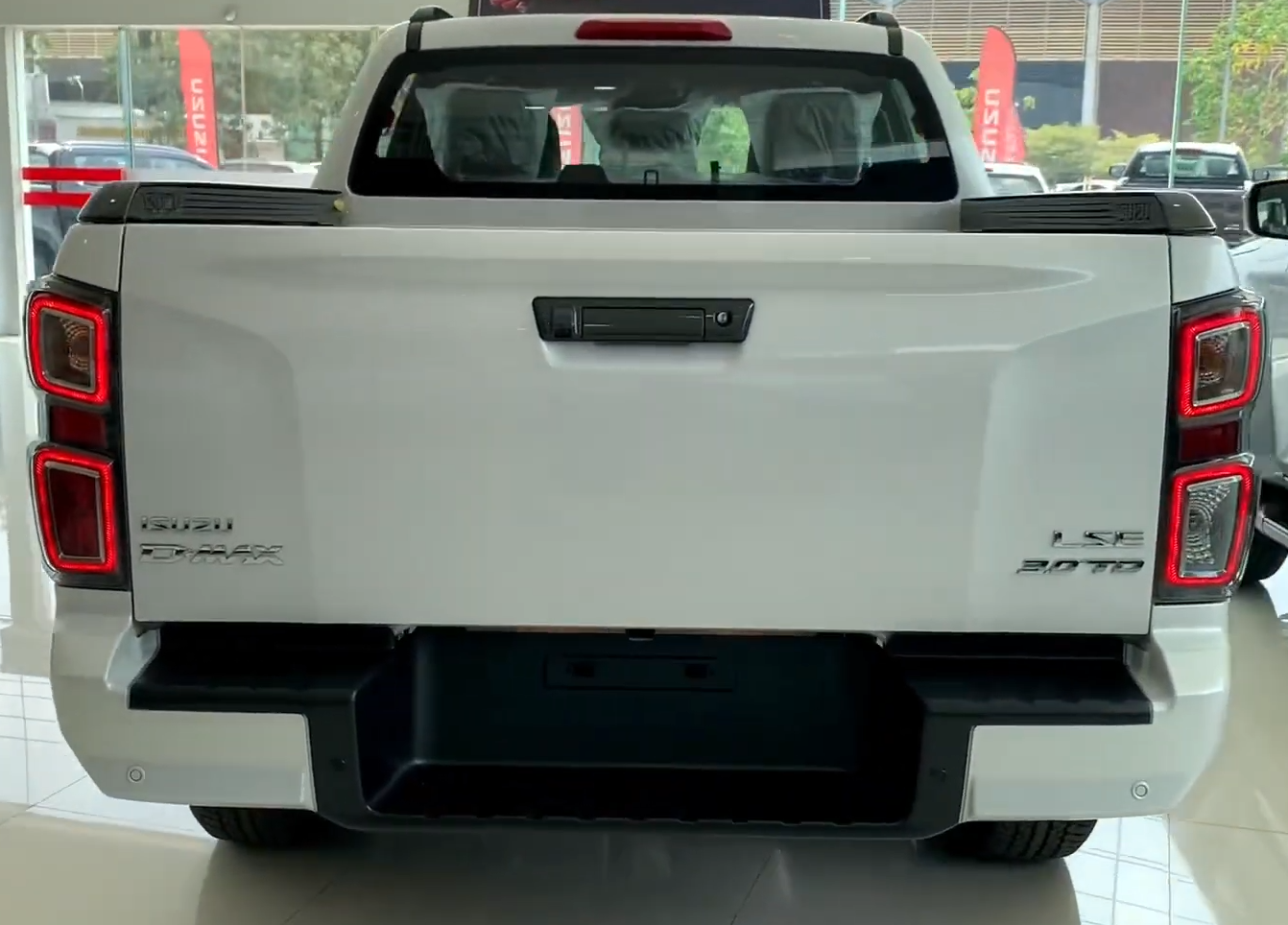 Used 1
                    ISUZU
                     for Sale Image