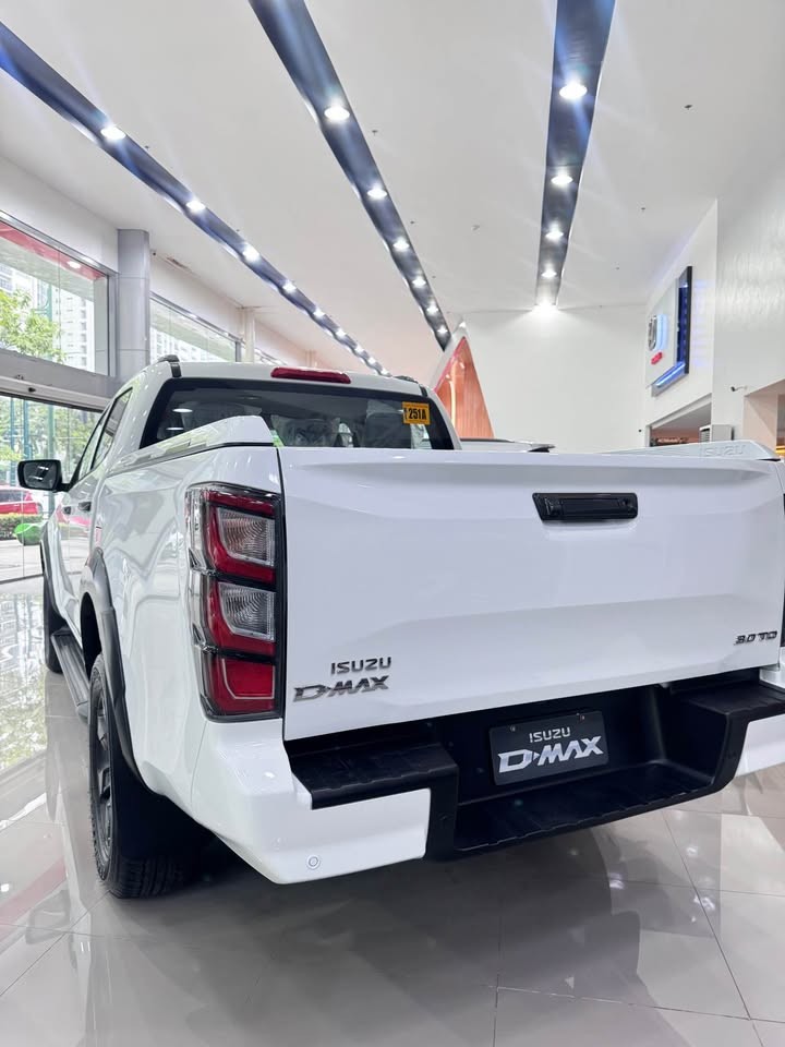 Used 1
                    ISUZU
                     for Sale Image