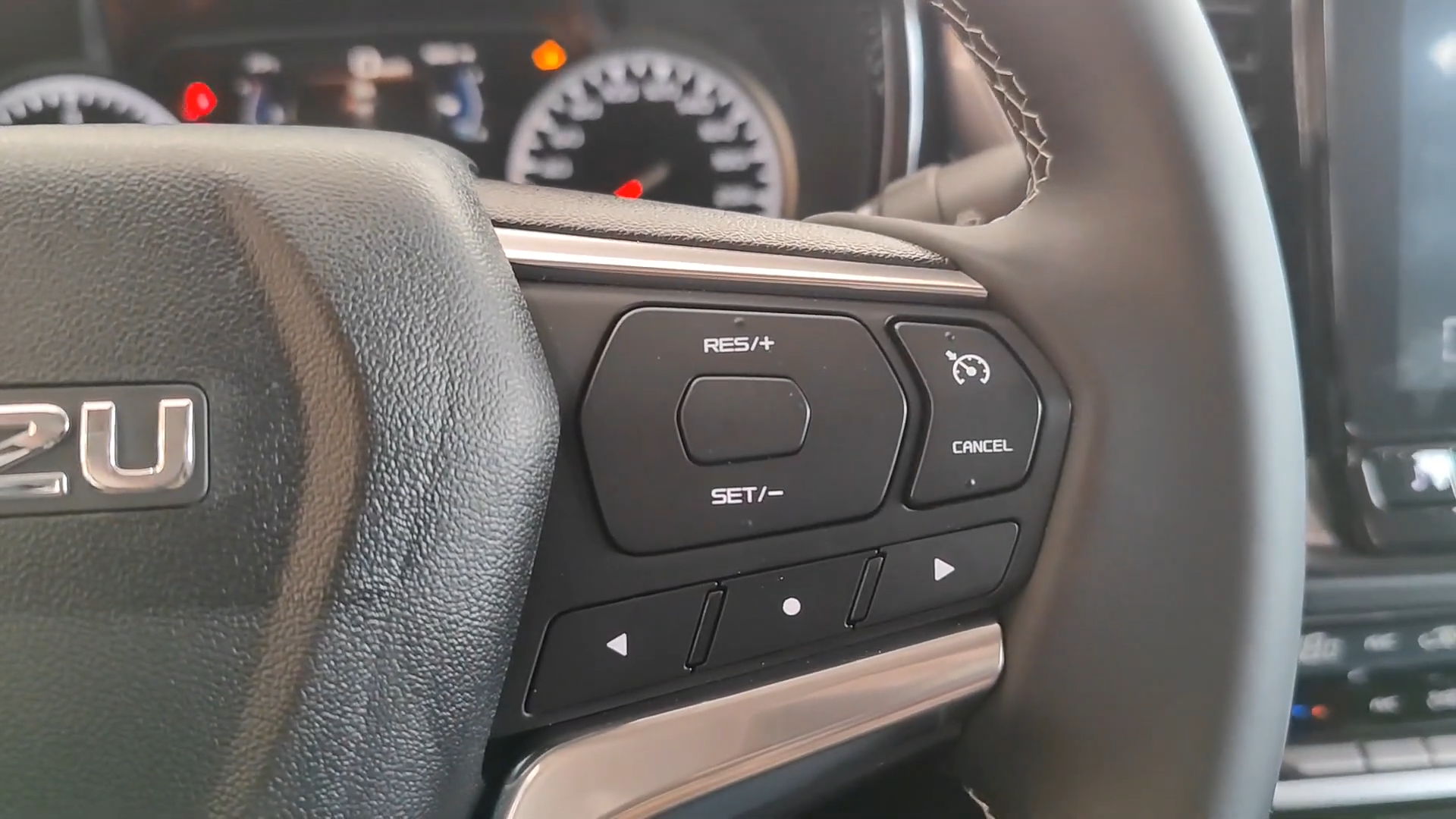 Used 1
                    ISUZU
                     for Sale Image