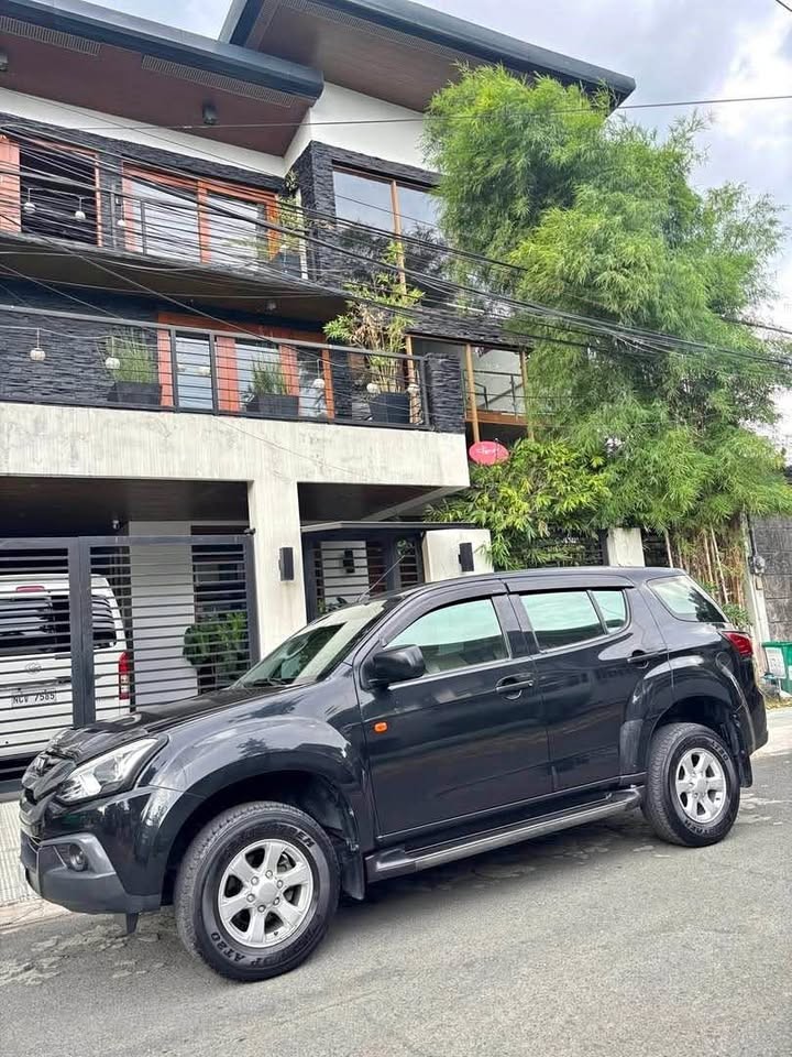 Used 1
                    ISUZU
                     for Sale Image