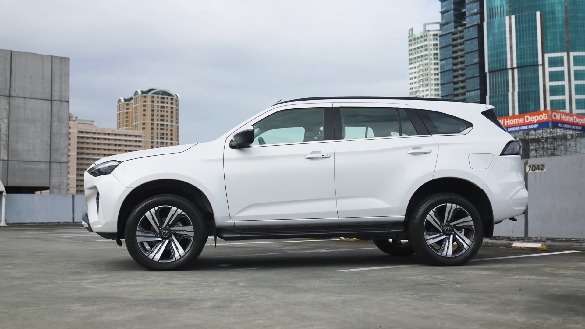 Used 1
                    ISUZU
                     for Sale Image