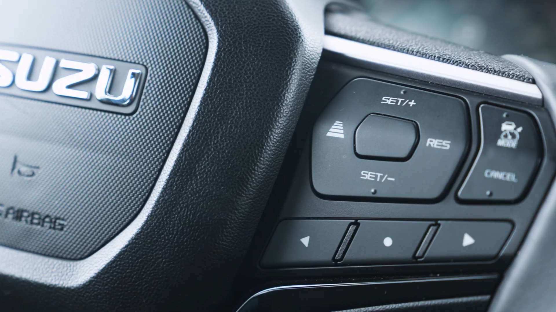 Used 1
                    ISUZU
                     for Sale Image