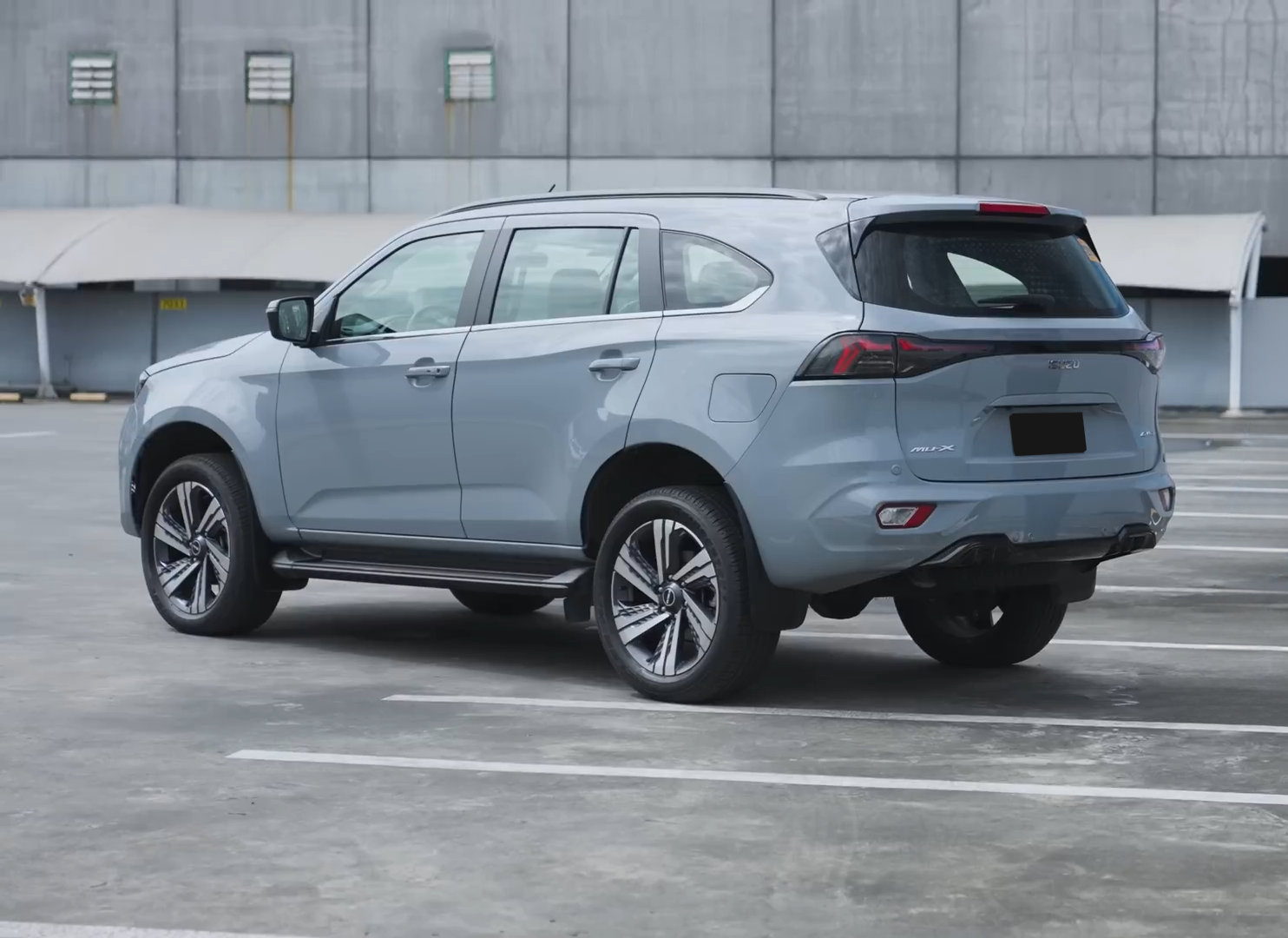 Used 1
                    ISUZU
                     for Sale Image