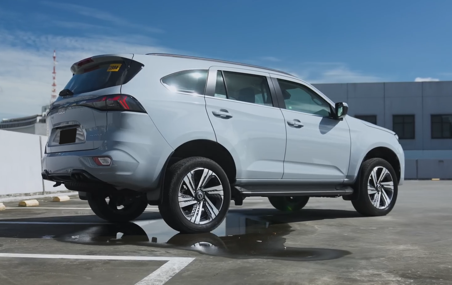 Used 1
                    ISUZU
                     for Sale Image