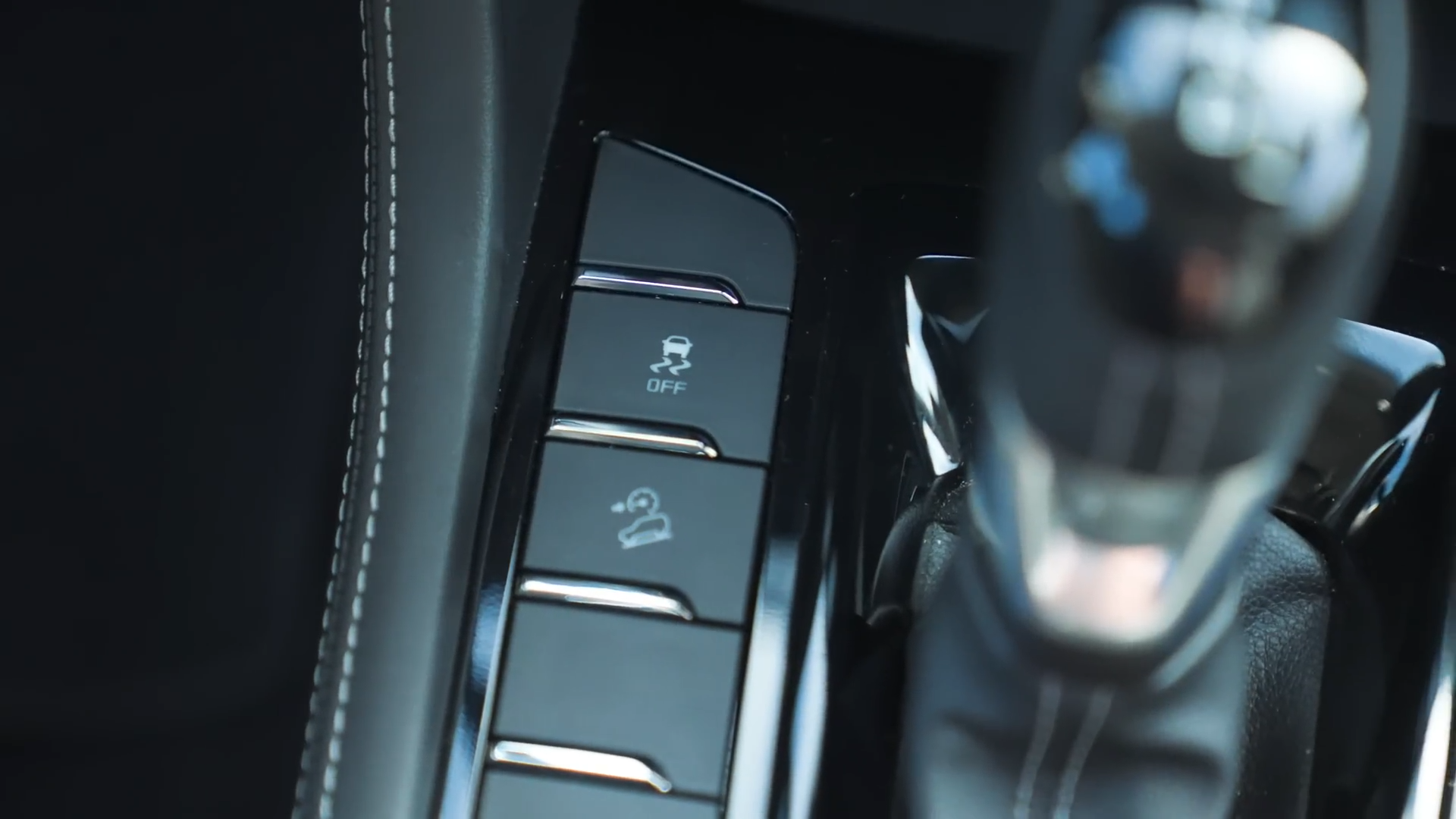 Used 1
                    ISUZU
                     for Sale Image